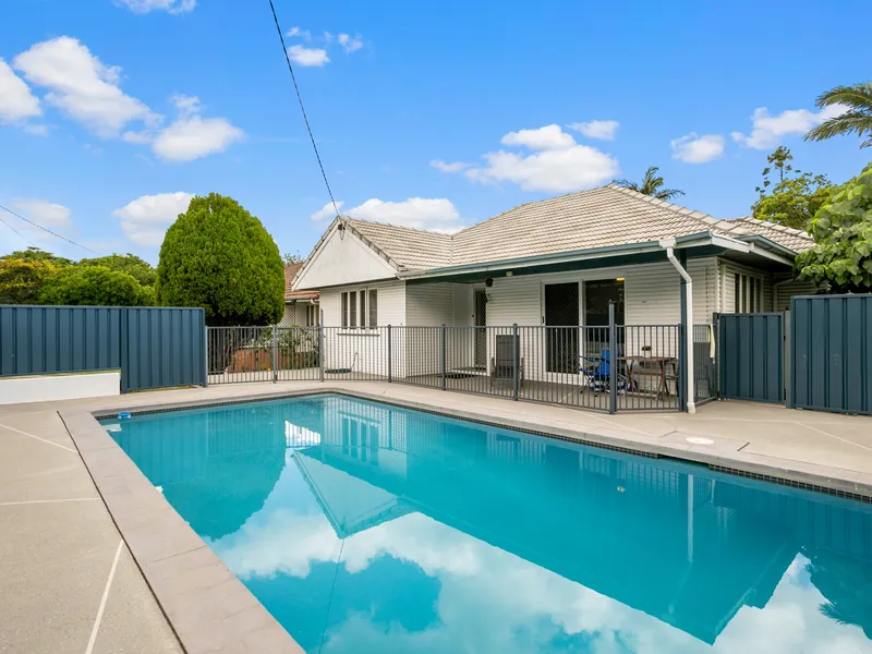A must Inspect, beautifully renovated property.. Simply Just move in...