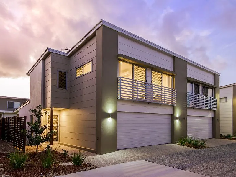 Spacious Townhouse Located in Quiet Complex