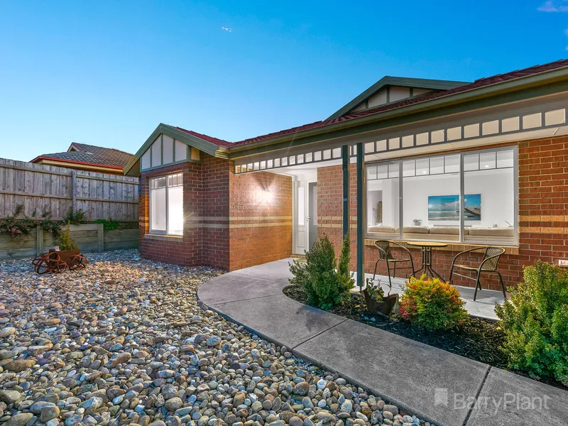 Clear Views with Three Living all on 808m2