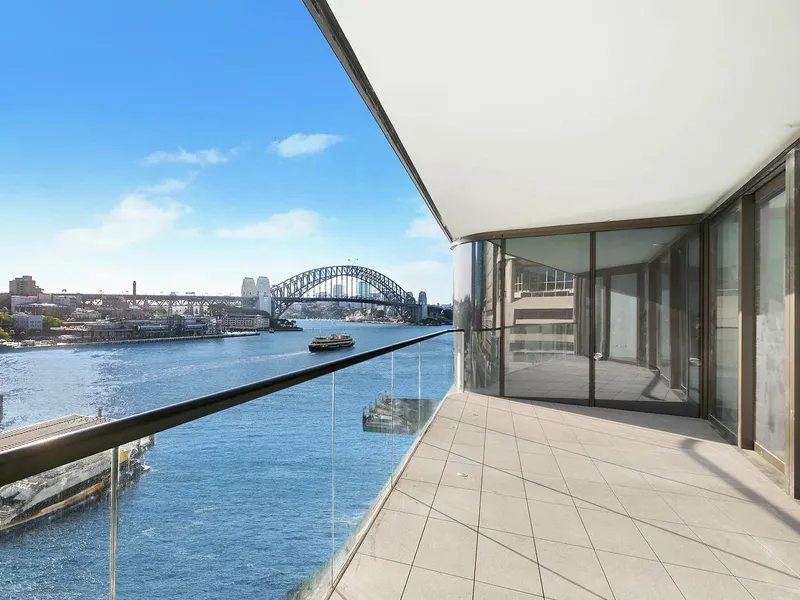 World Class 80sqm One Bed with Postcard Harbour Bridge view