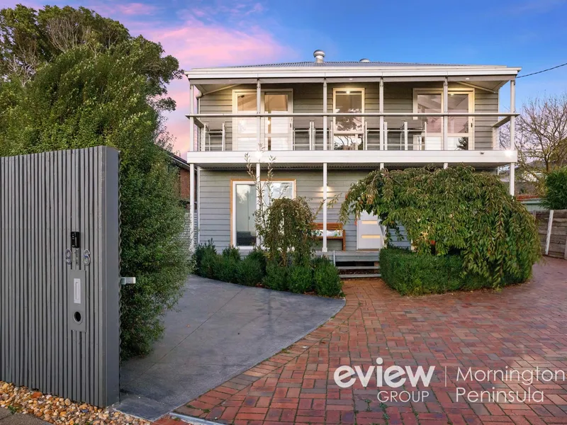 Sunsoaked & stylish by the seaside