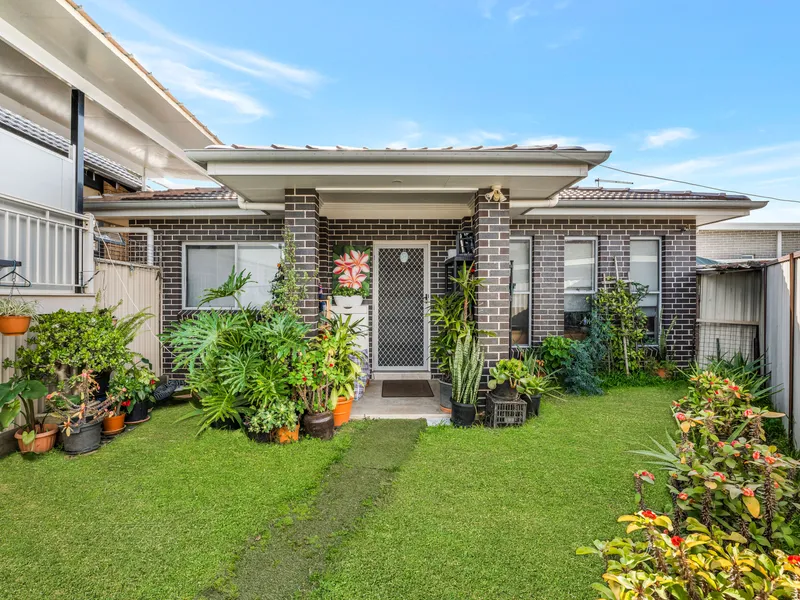 TWO BEDROOMS GRANNY FLAT