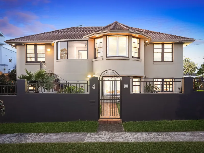 Ideally Located Family Home, Walk to Bondi Beach, Pet Friendly