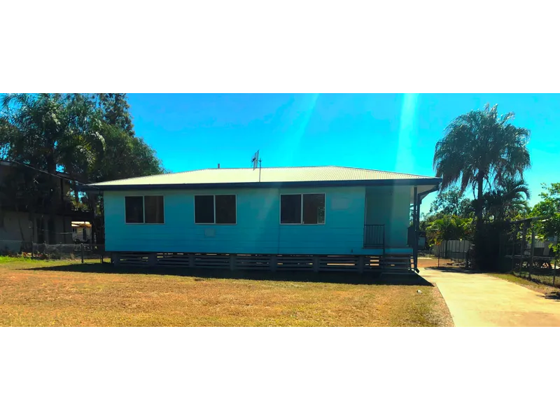 FULLY AIR-CONDITIONED HOME ON LARGE BLOCK