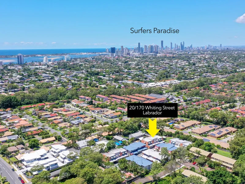 MODERN TOWNHOUSE IN SUPERIOR COAST LOCALE