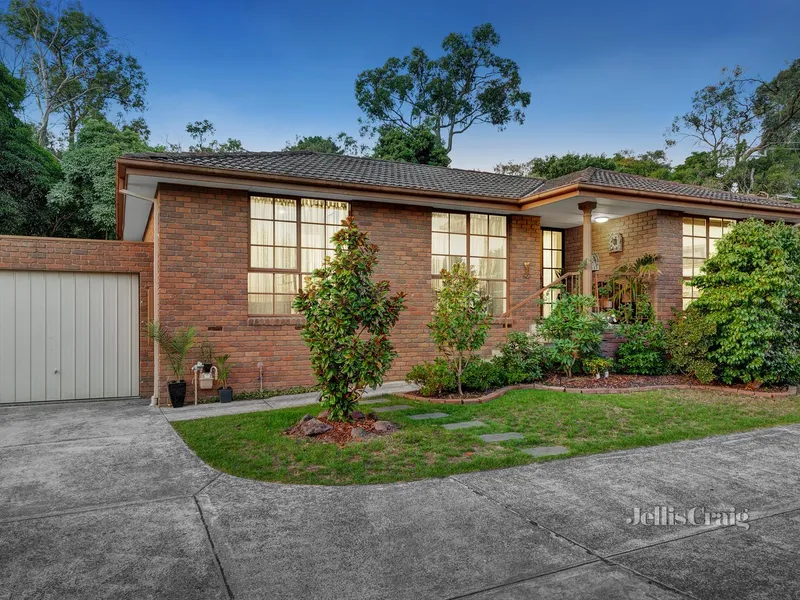 Chic single level interiors, blissful alfresco