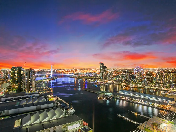 Victoria Point (Corner of Bourke St & Harbour Esplanade) Penthouse Spectacular!!