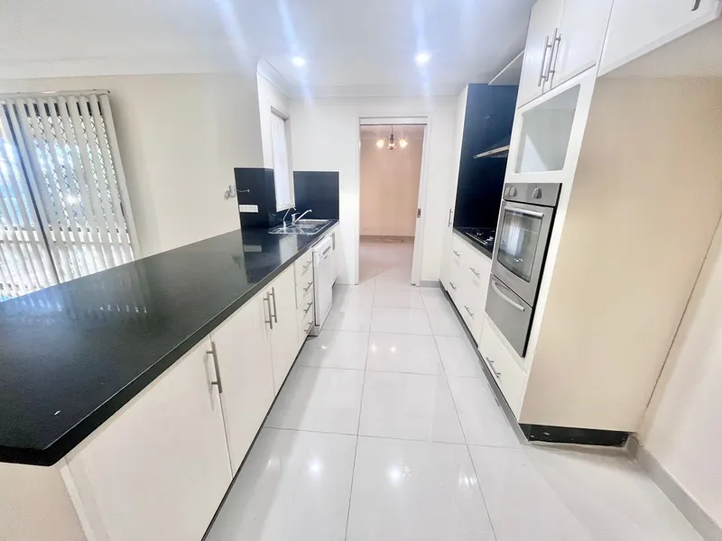 LOVELY MODERN HOME IN QUIET LOCATION!