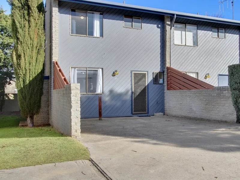 Newly Renovated Bright and Airy Townhouse