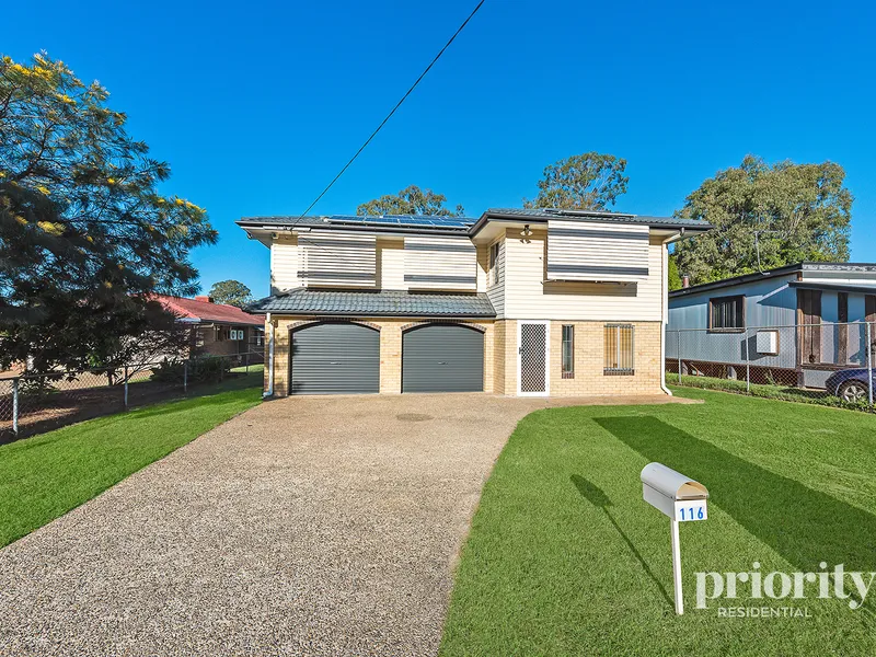 Everything you could want in a place to call home! 1,143m2 parcel of land!