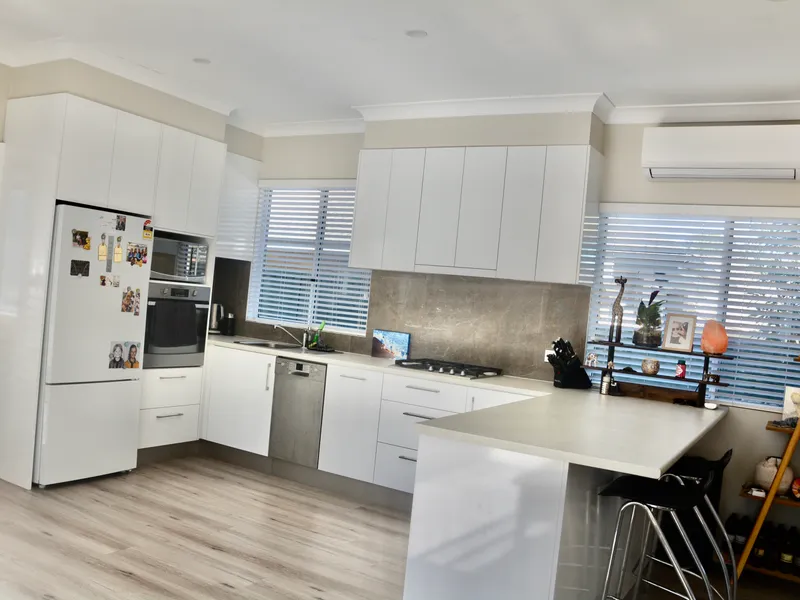 SIMPLY STUNNING - ELECTRICITY, WATER & WIFI INCLUDED IN RENTAL