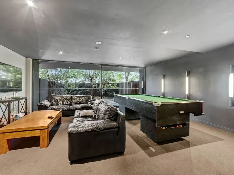 PRICE REDUCED Stone throw away to Swinburne Uni 