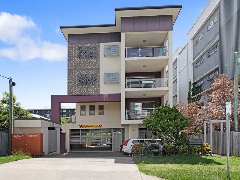 Spacious 2 bed apartment in central Chermside! Do not miss out!