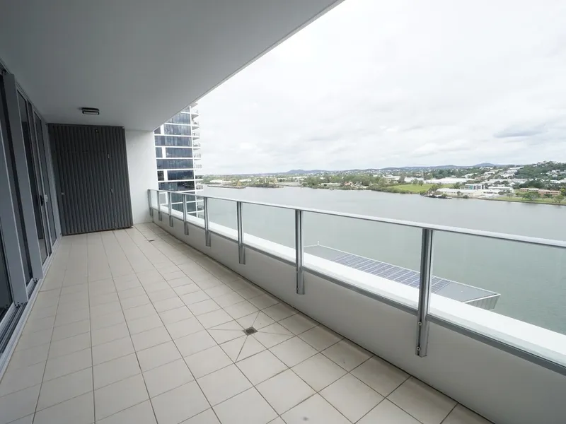 River Views, Spacious 2 Bedroom at the Portside Plus one Storage Cage