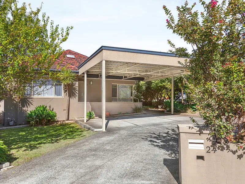 A Fine Family Entry into Sought-After Strathmore