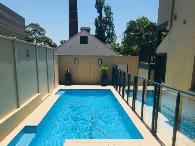 Spacious studio in central Glebe - bills and utilities included