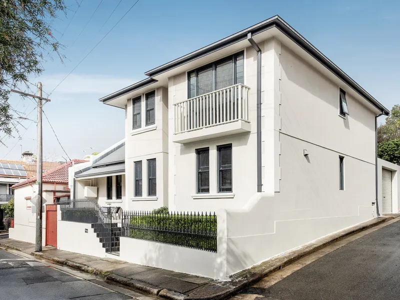 Luxury Modern Family Living in The Vibrant Heart of Newtown