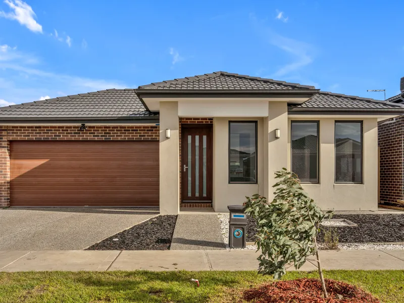 Stunning 4-Bedroom Luxury House with 2 Kitchens in Donnybrook!