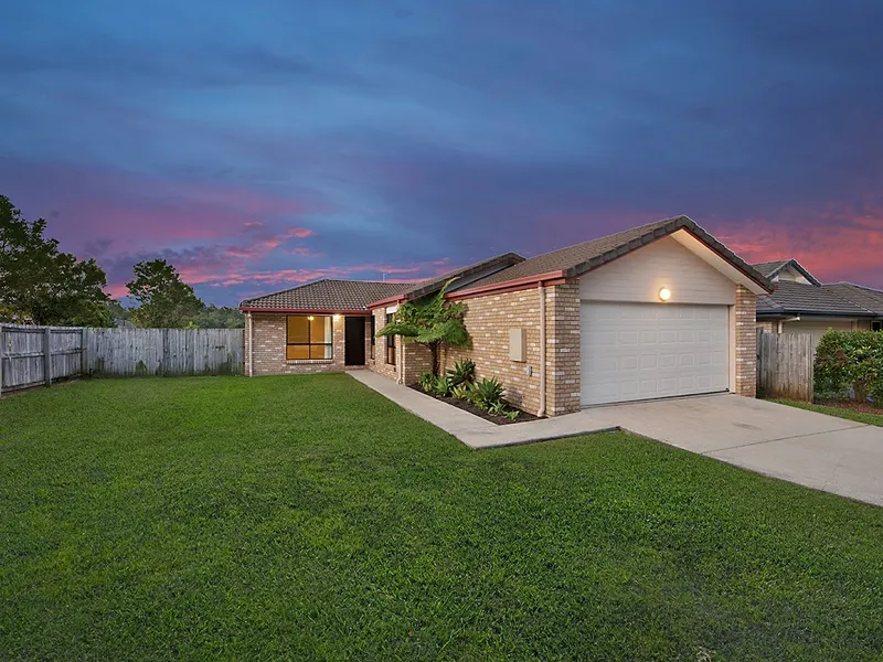 SPACIOUS & WELL ROUNDED 5 BEDROOM FAMILY GEM! GREAT YARD SPACE + ROOM FOR POOL + SIDE ACCESS!!