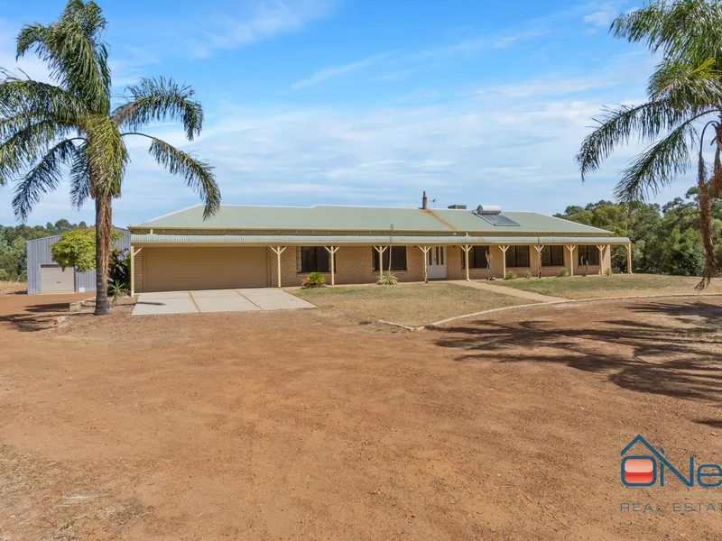 Fully Renovated 5 Bed House with 250 sqm Workshop on 5 Acres