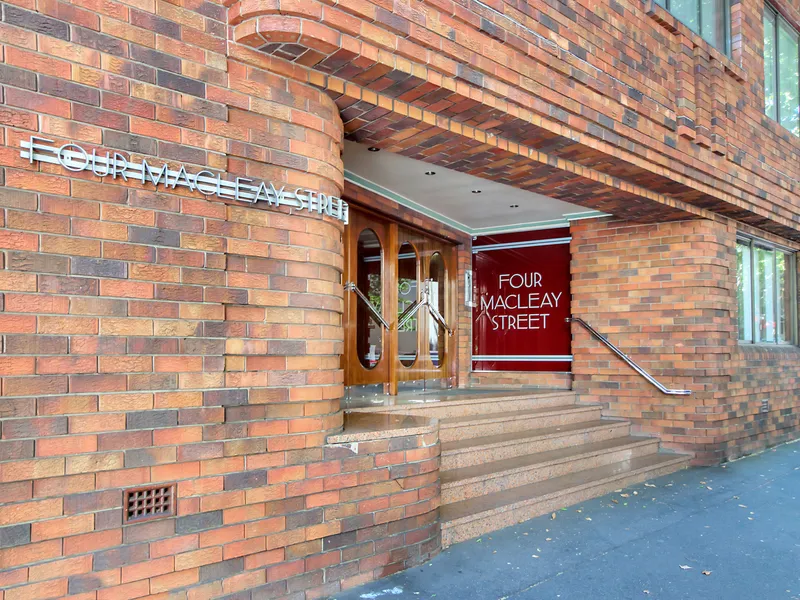 Updated Two Bedroom Apartment In Fabulous Location!