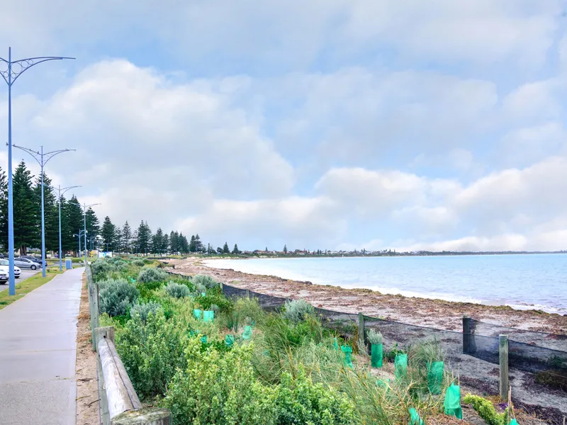 CORNER BLOCK WITH SIDE ACCESS!