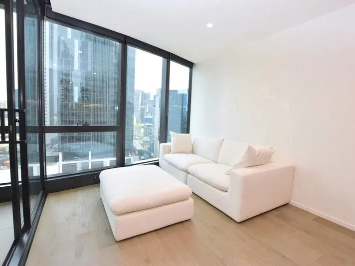 Australia 108: FURNISHED Stunning One Bedroom Apartment Awaits!