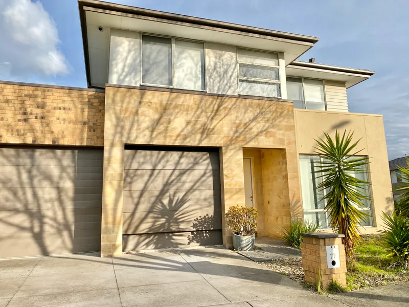 MODERN AND SPACIOUS FAMILY HOME IN WAVERLEY PARK ESTATE