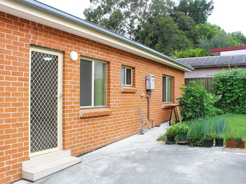 2 Bedroom Granny Flat 15mins walk to Train station and public school