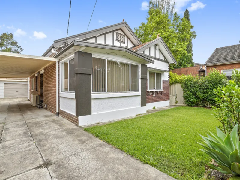 Stylishly updated Bungalow in a convenient cul-de-sac