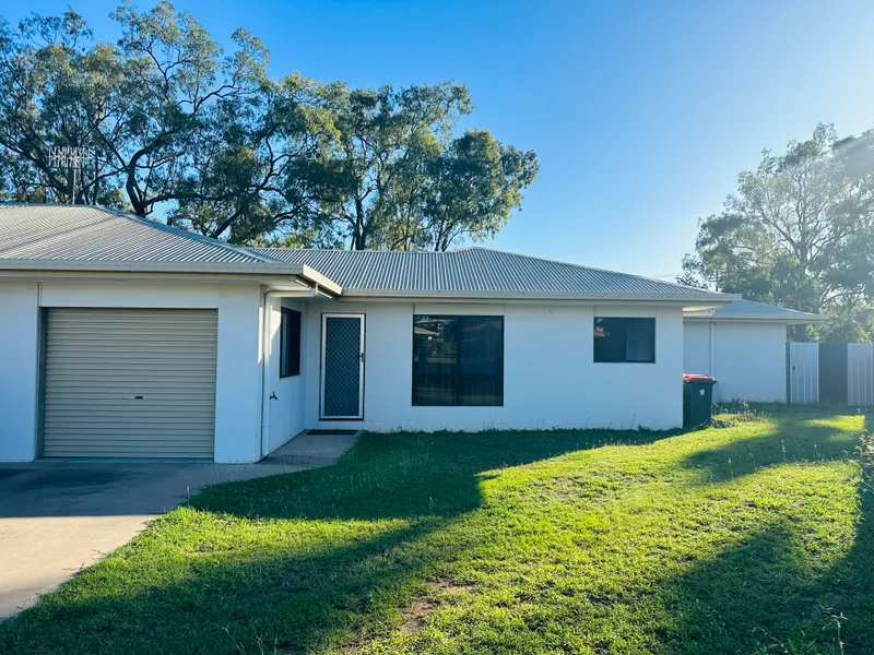 SINGLE GARAGE AND SPACIOUS OPENPLAN LIVING, DINING & KITCHEN, CONVENIENT LOCATION NEAT MODERN UNIT AVAILABLE TO RENT NOW!
