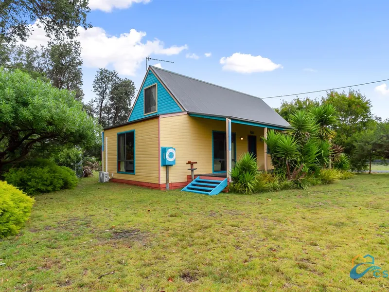 A COTTAGE BY THE SEA! 