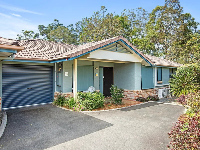 RARE LOWSET VILLA - OVER 55'S COMPLEX - IMMACULATE PRESENTATION