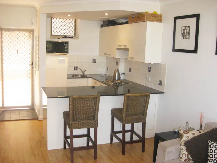 BRIGHT AND SPACIOUS ONE BEDROOM APARTMENT