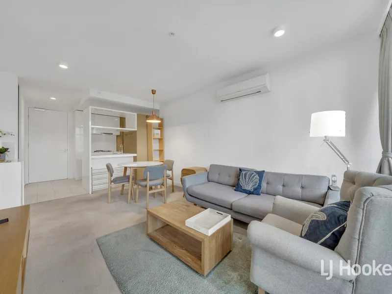 Stylish Fully Furnished 2 Bedroom Apartment with A CAR PARK!