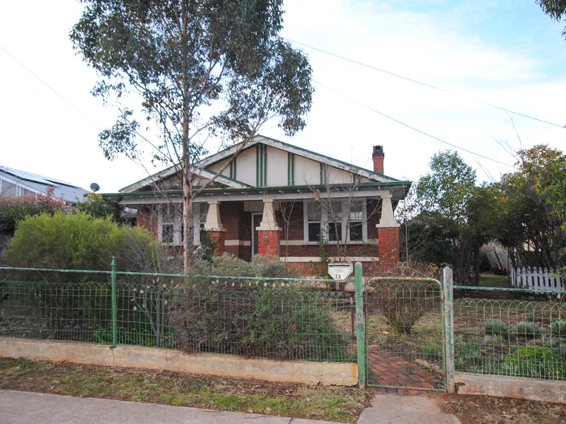 COTTAGE CHARM ON THE EDGE OF CBD