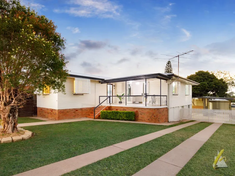 SPACIOUS FAMILY LIVING IN PRIME LOCALE