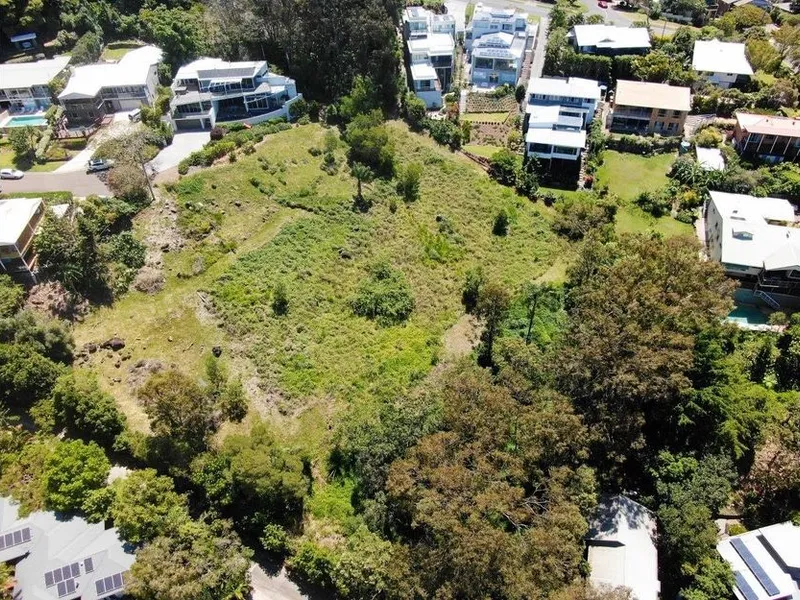 MASSIVE VIEWS and MASSIVE BLOCK MINUTES FROM THE BEACH!