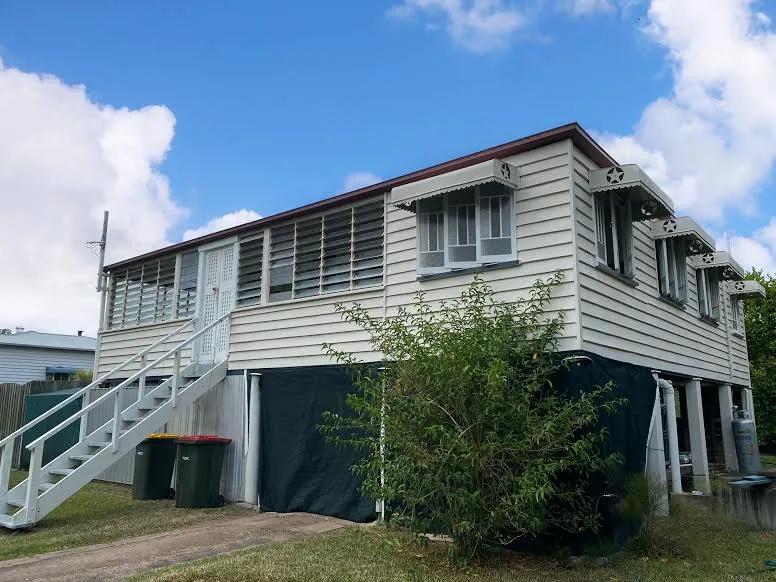 CHARMING QUEENSLANDER IN A QUAINT COUNTRY TOWN!