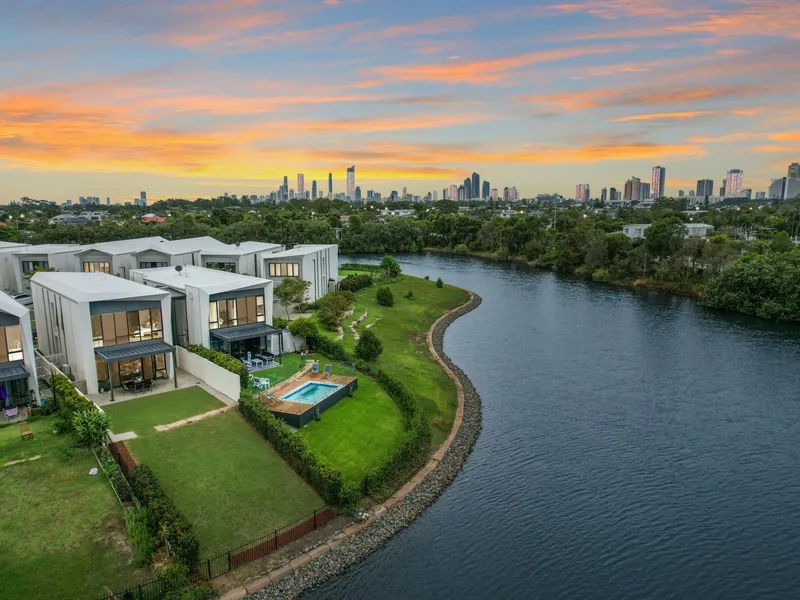 WATERFRONT OPPORTUNITY NOT TO BE MISSED