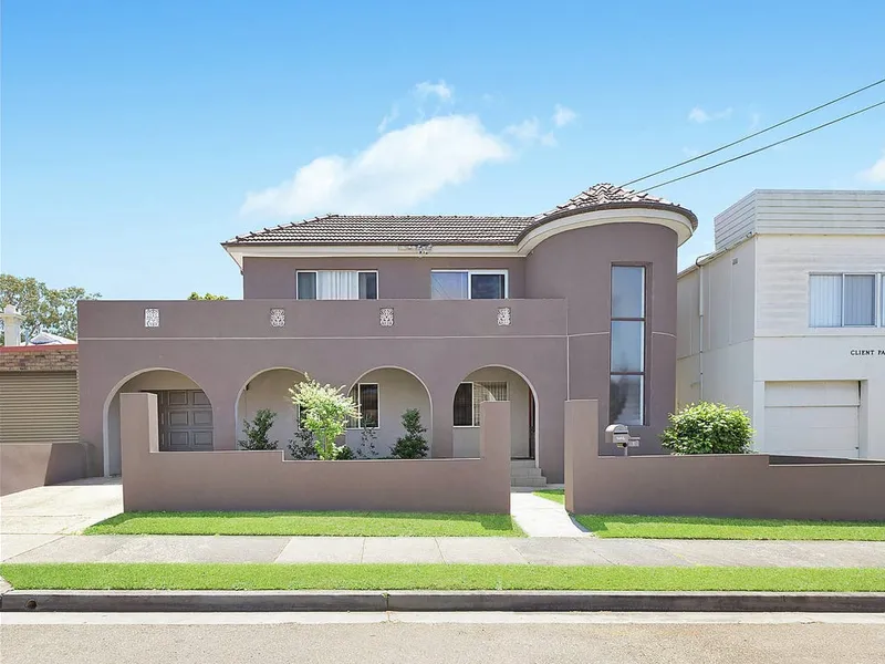 THE PERFECT ENTERTAINER!