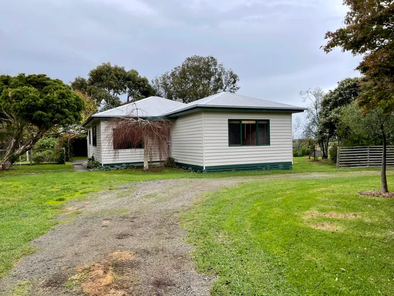 Family Home on 1 Acre