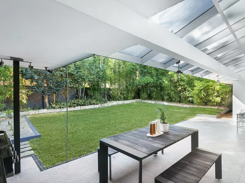 Private family haven on sun-drenched level parcel