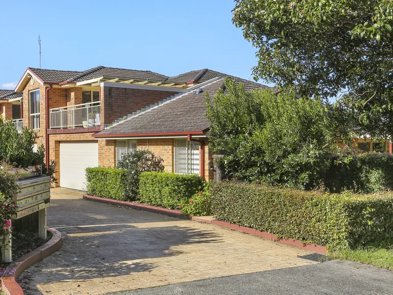 Front Villa & Close To All Amenities