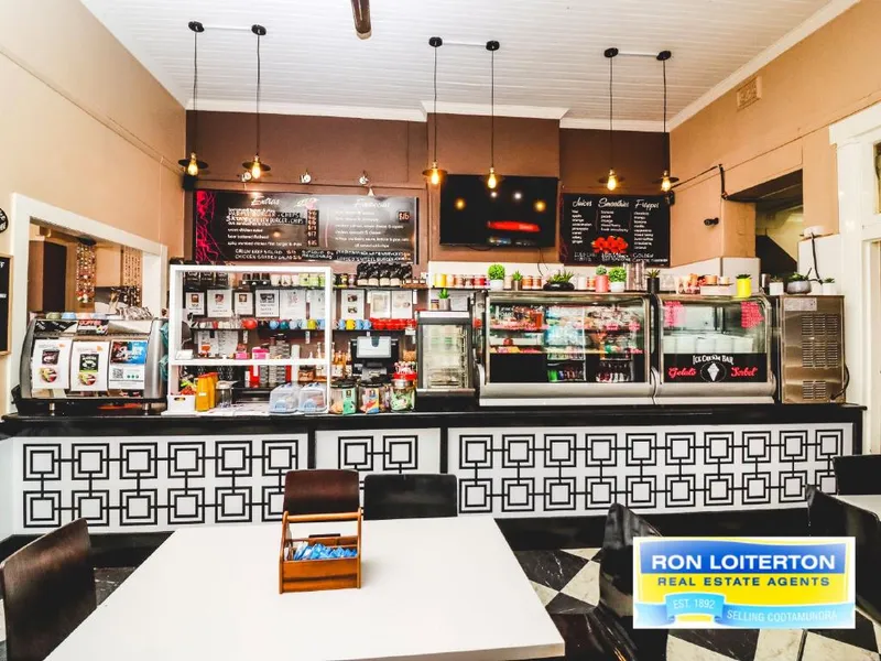 HELENS COFFEE LOUNGE