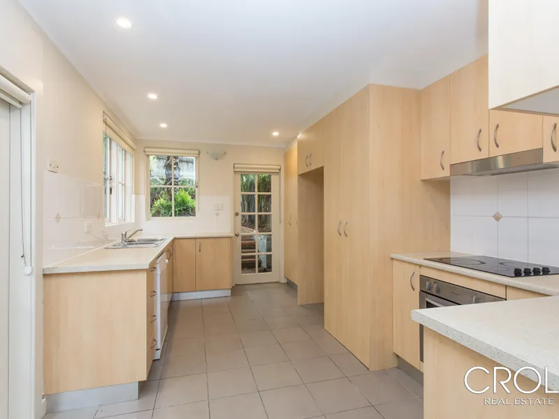 Spacious Renovated Semi In The Heart Of North Sydney