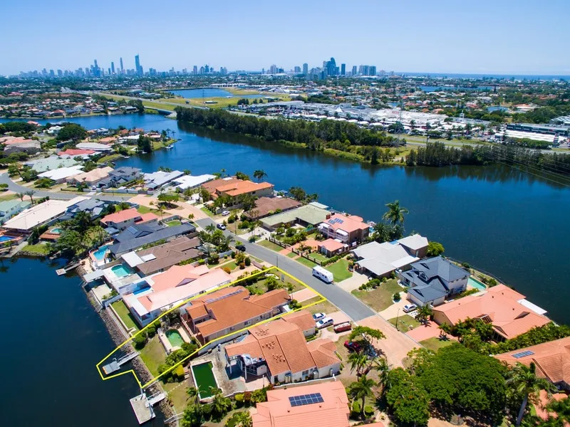 Waterfront home in Clear Island Water