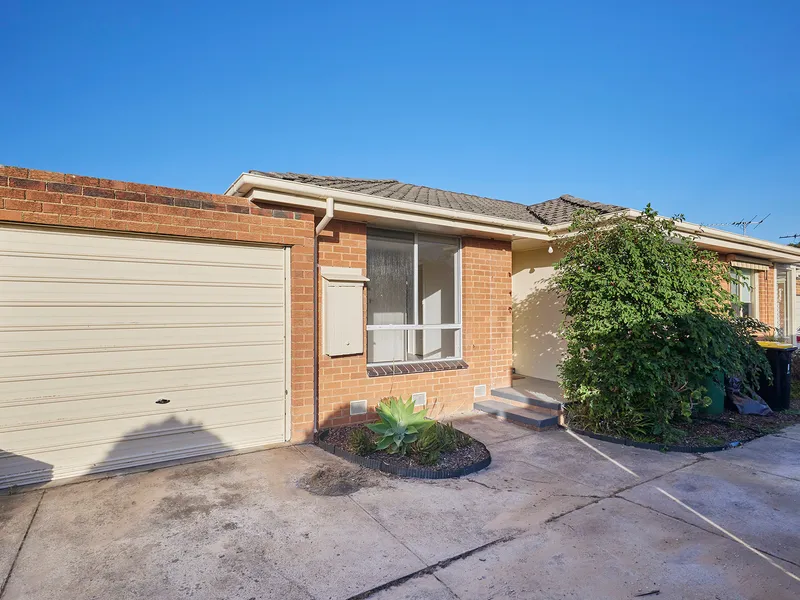 Superb Single Level Unit, Only 500m to the beach!