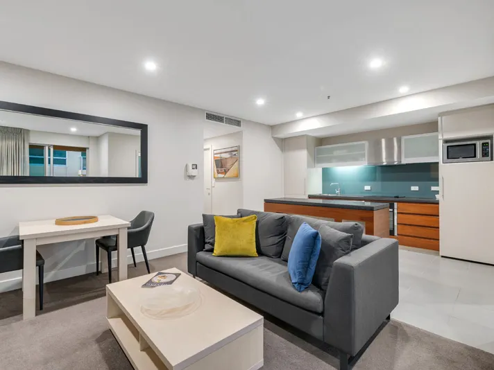 Glenelg Beachfront Open Plan One Bedroom Apartment 