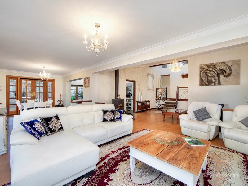 HILLS HIDEAWAY WITH CITY VIEWS